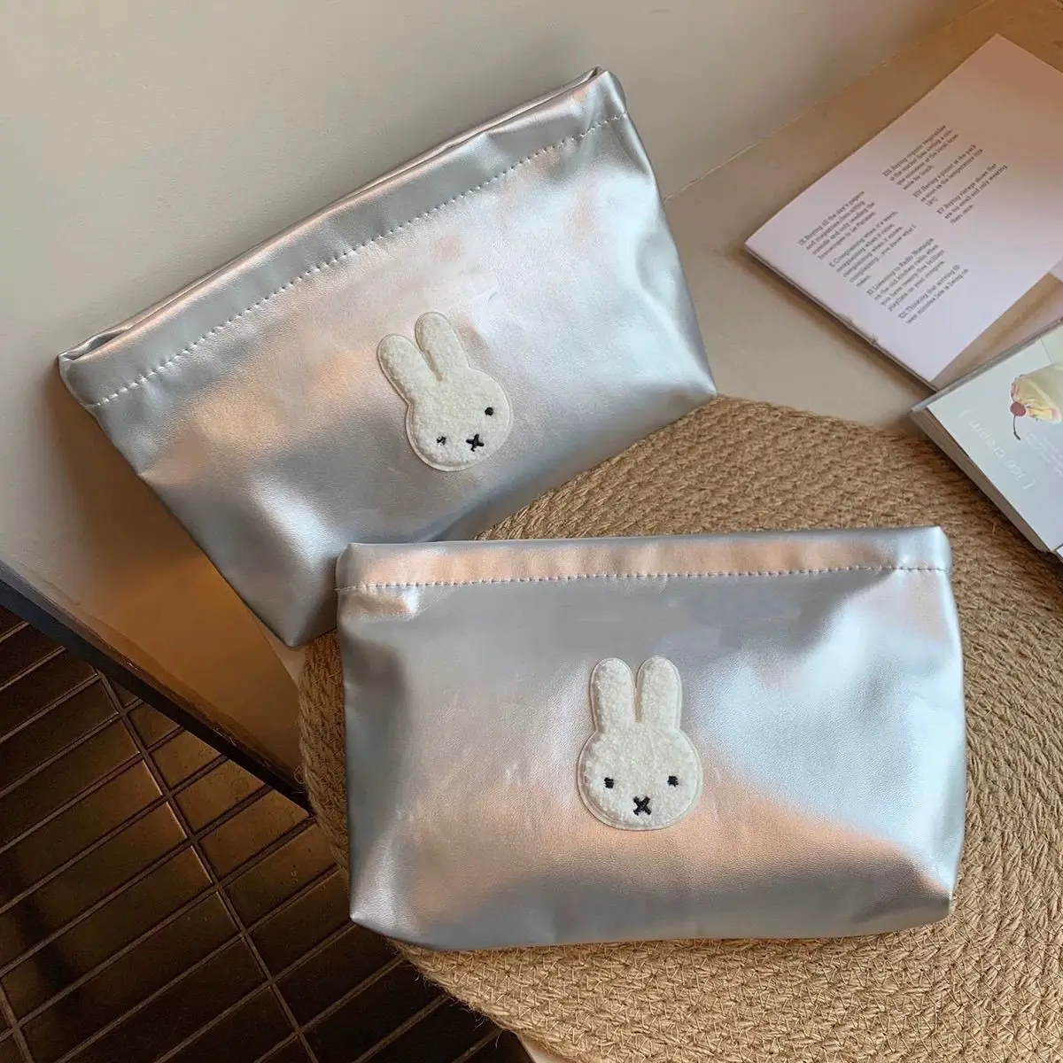 Women'S Japanese Bags - กระเป๋าเครื่องสำอางลายการ์ตูนมิฟฟี่ กระเป๋าใส่ของใช้ส่วนตัวแบบพกพาความจุขนาดใหญ่ ดีไซน์สร้างสรรค์สำหรับการเดินทาง กระเป๋าเก็บของแบบมีซิปสำหรับผู้หญิง