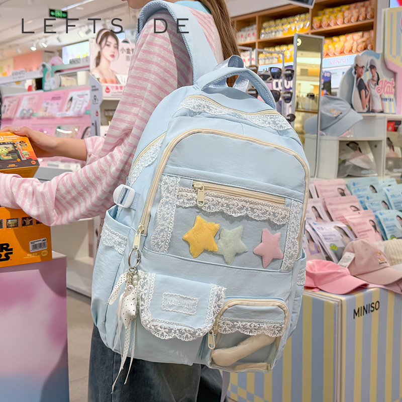 Women Bags 2026 Trends - กระเป๋าเป้สะพายหลังตกแต่งลูกไม้สำหรับผู้หญิงน่ารักความจุขนาดใหญ่กระเป๋าหนังสือสำหรับนักเรียนหญิง 2026 เทรนด์ใหม่กระเป๋าเดินทางหวานๆ กระเป๋าเป้สะพายหลังไม่มีแบรนด์