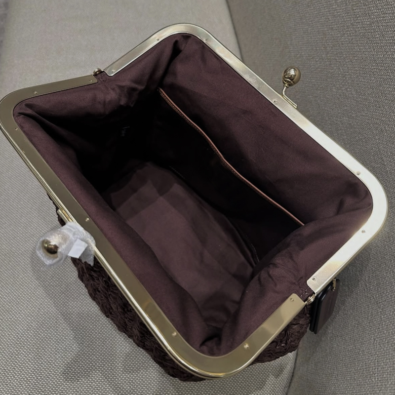 กระเป๋าสะพายชายหาดแบบถักมือพร้ - Women Bags 2026 Trends บทวิจารณ์และราคา
