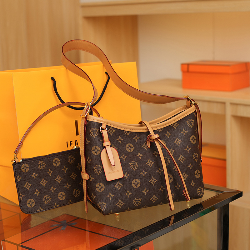 กระเป๋าโท้ทหนังสุดหรู รุ่นคลาส - Women Bags 2026 Trends บทวิจารณ์และราคา