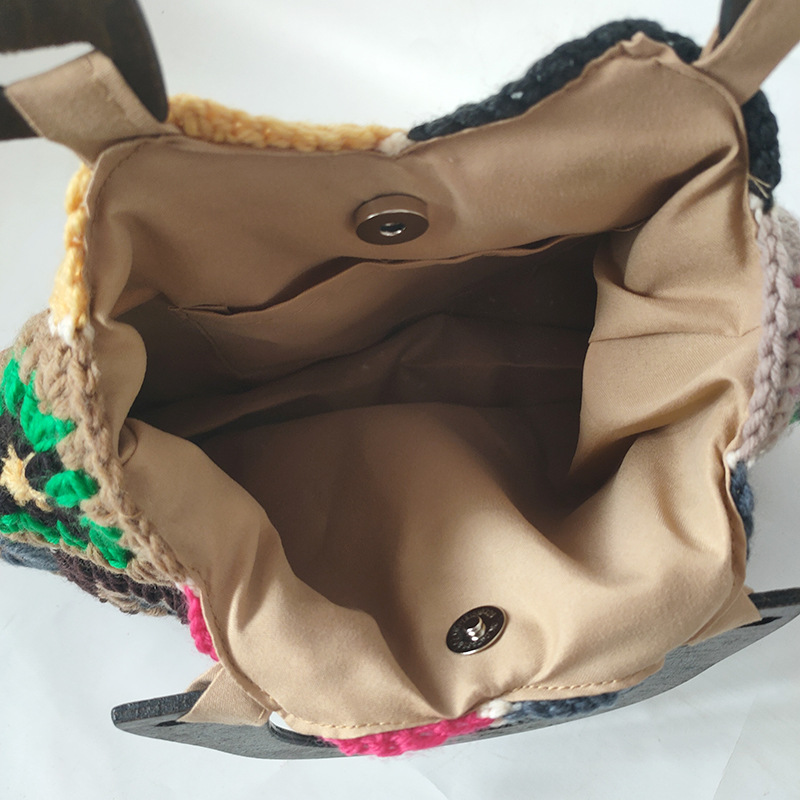กระเป๋าถือโครเชต์ลาย Granny Sq - Women Bags 2026 Trends บทวิจารณ์และราคา